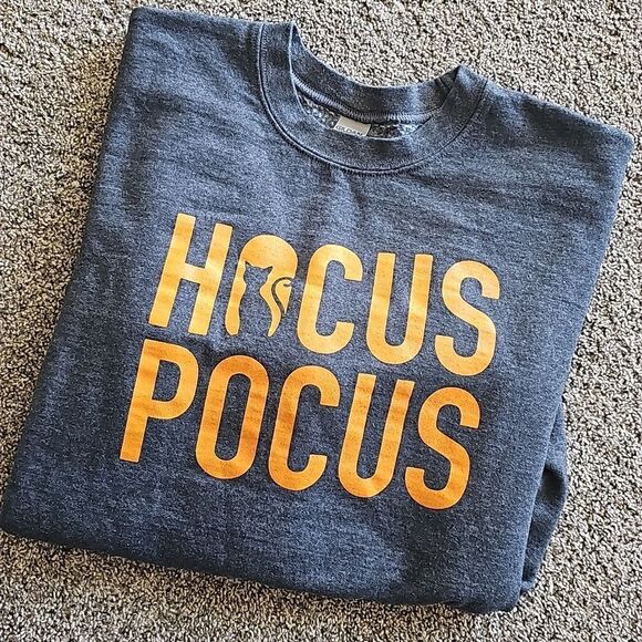 Gildan Tops - HOCUS POCUS Sweatshirt Sz Adult Medium